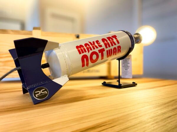 Lampada da tavolo design – Missile – No war