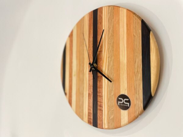 Orologio da parete in legno