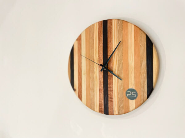 Orologio da parete in legno