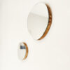 Specchio con tronchi in legno
