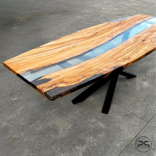 Tavolo in resina e legno di olivo