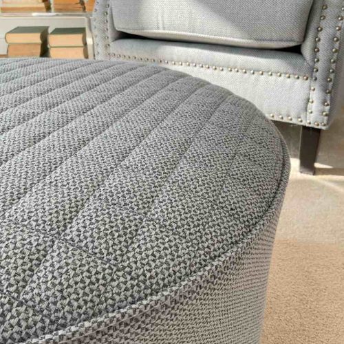 Pouf rotondo grande in tessuto grigio da salotto