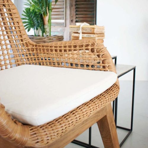 Poltroncina in rattan intrecciato naturale