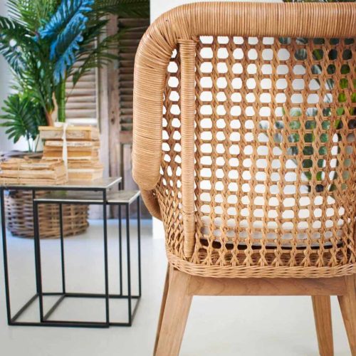 Poltroncina in rattan intrecciato naturale