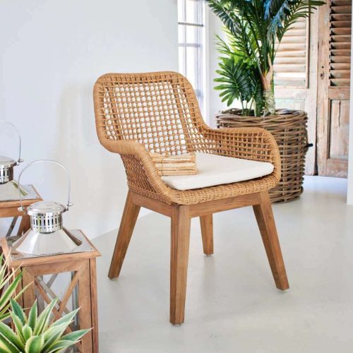 Poltroncina in rattan intrecciato naturale