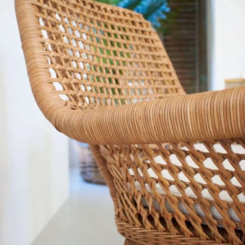 Poltroncina in rattan intrecciato naturale